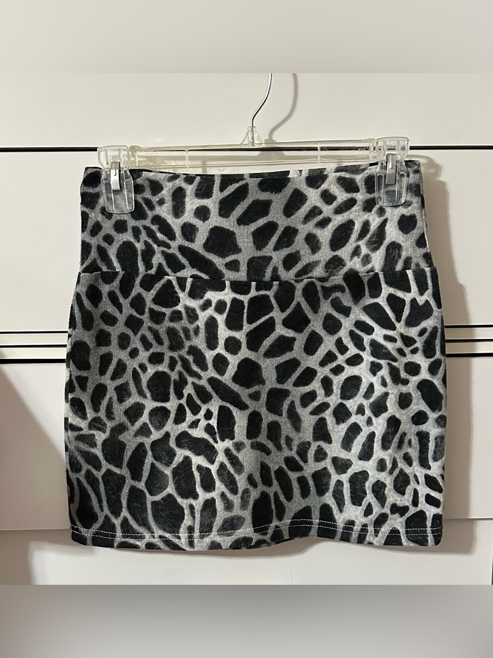 Love Culture Black & Gray Animal-Print Mini Skirt